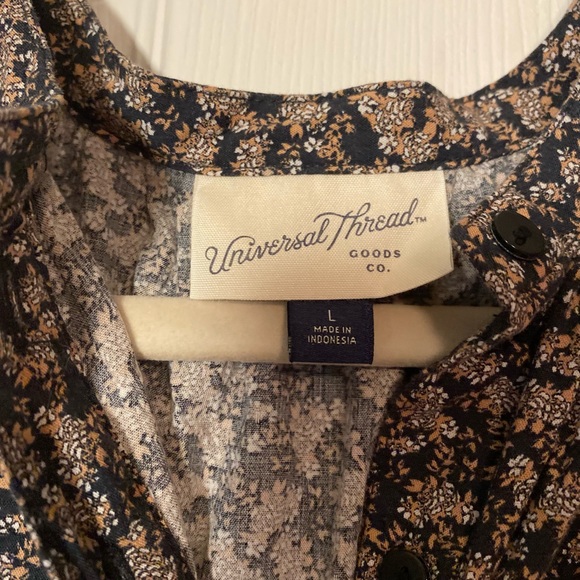 Universal Thread flower pattern top - Picture 7 of 7